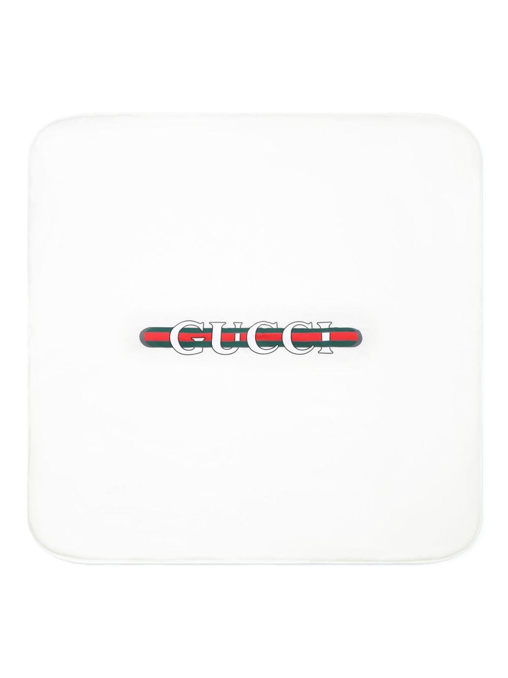 Coperta bianca per neonato