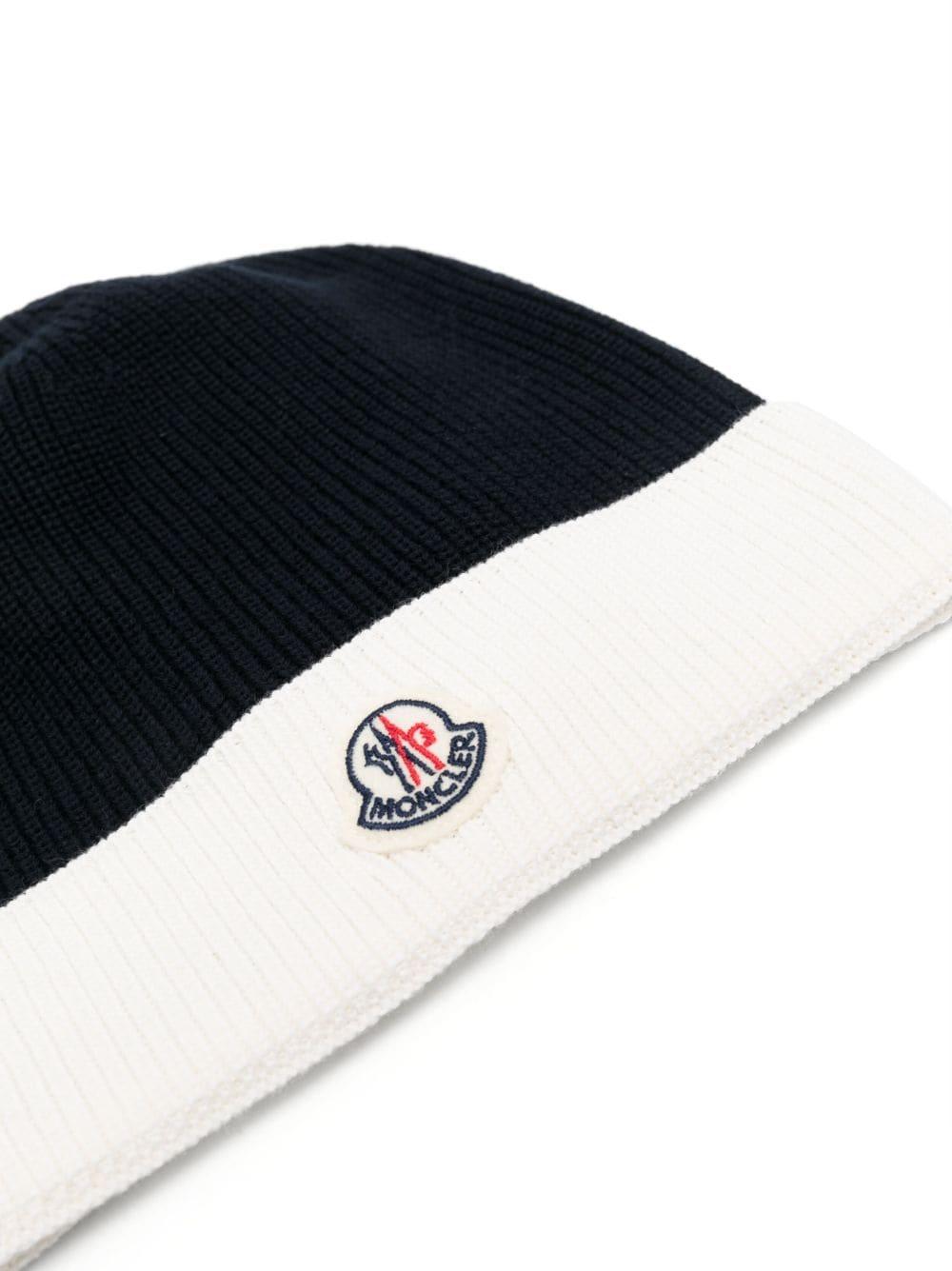 Berretto blue e bianco per neonato con logo 9513B00002M1367 P70 Moncler Kids