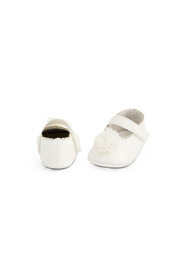 Scarpe ecrù per neonata 9159 012 MAYORAL 