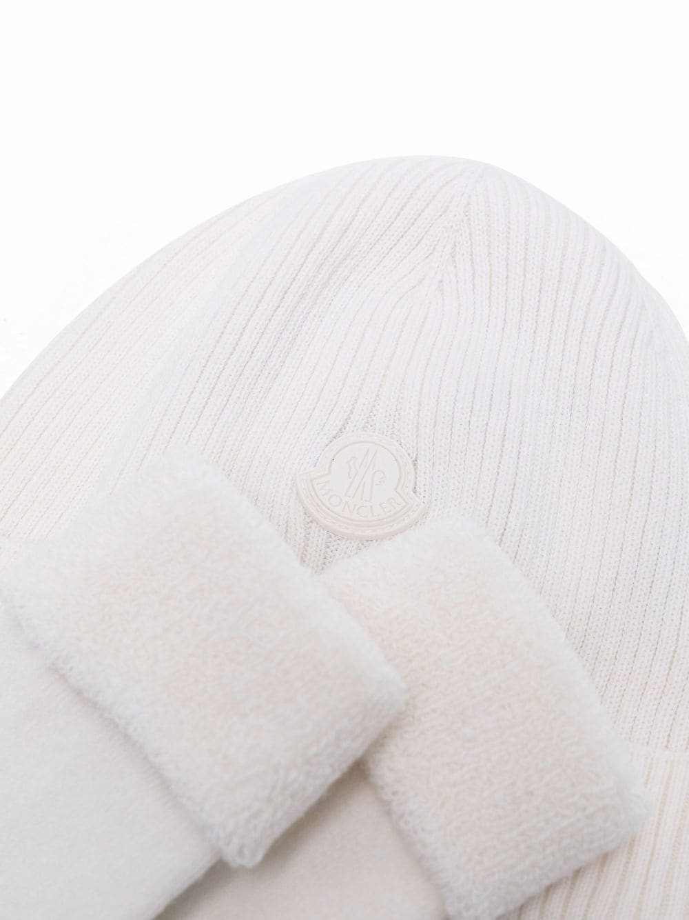 White hat and socks set for newborns