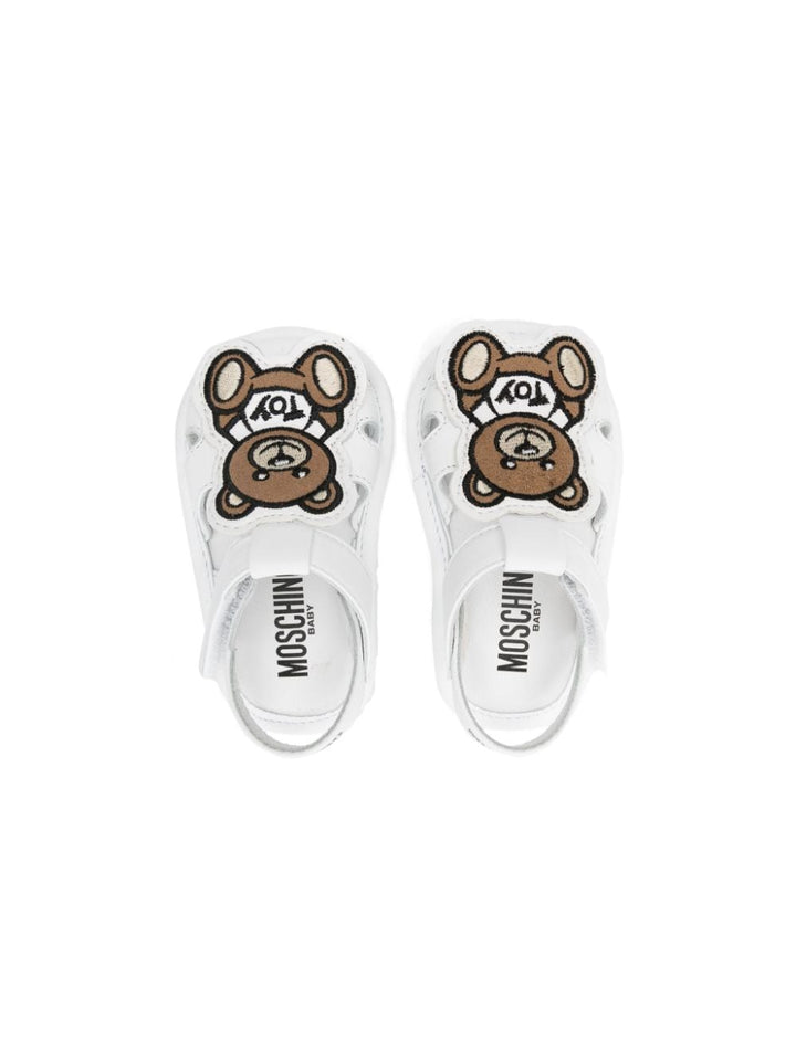 Sandali bianchi per neonata con orso