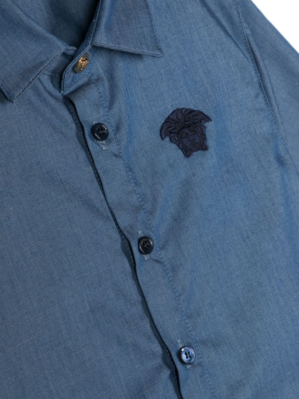 Camicia azzurra per neonato con logo 10139781A09738 2D930 Versace Kids 