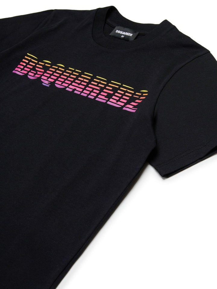 T-shirt nera per bambino